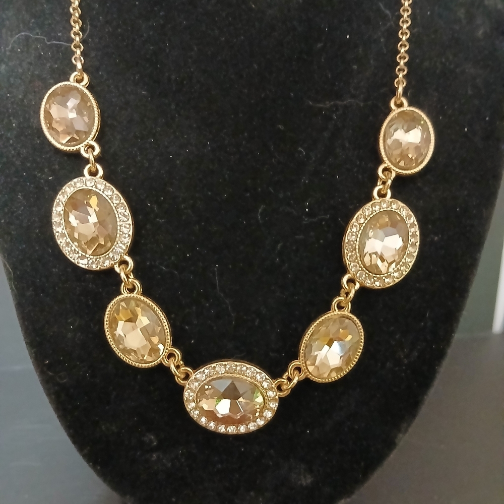 Monet gold tone Rhine stone necklace - Picture 2 of 11